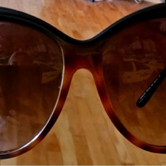 Elegant Brown Sunglasses for Women - Picture 2 of 3